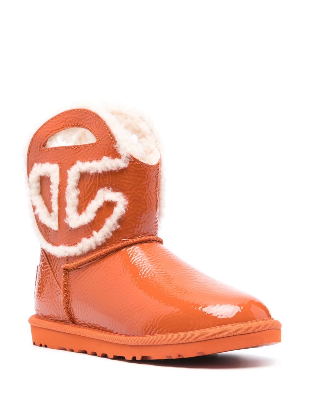 أحذية UGG X TELFAR برتقالية اللون