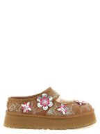 صنادل ماري جين ميادو سابوتس من UGG بييا