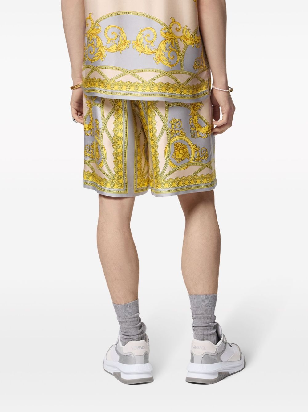 شورت من الحرير من تصميم Versace La Coupe des Dieux