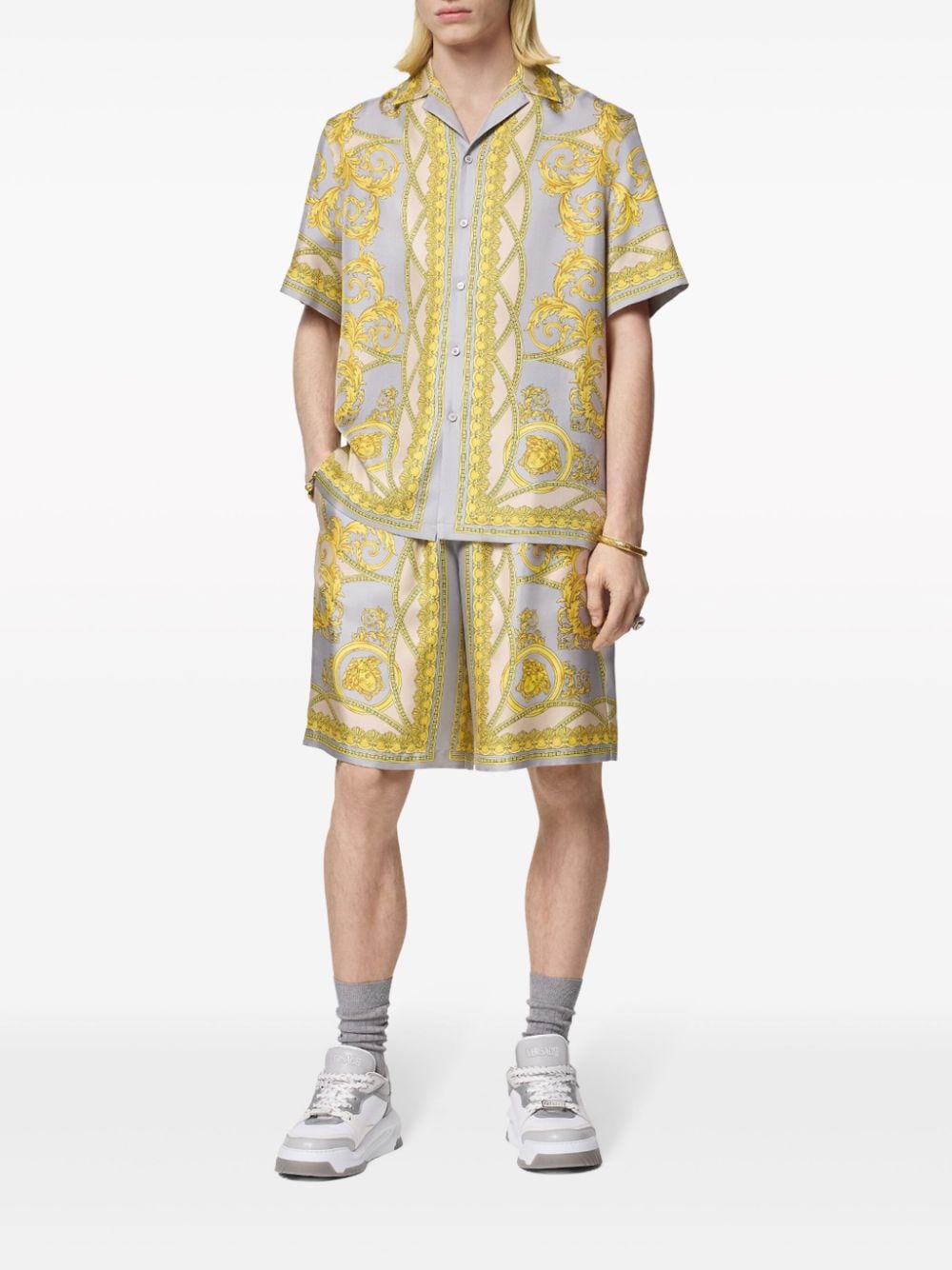 شورت من الحرير من تصميم Versace La Coupe des Dieux
