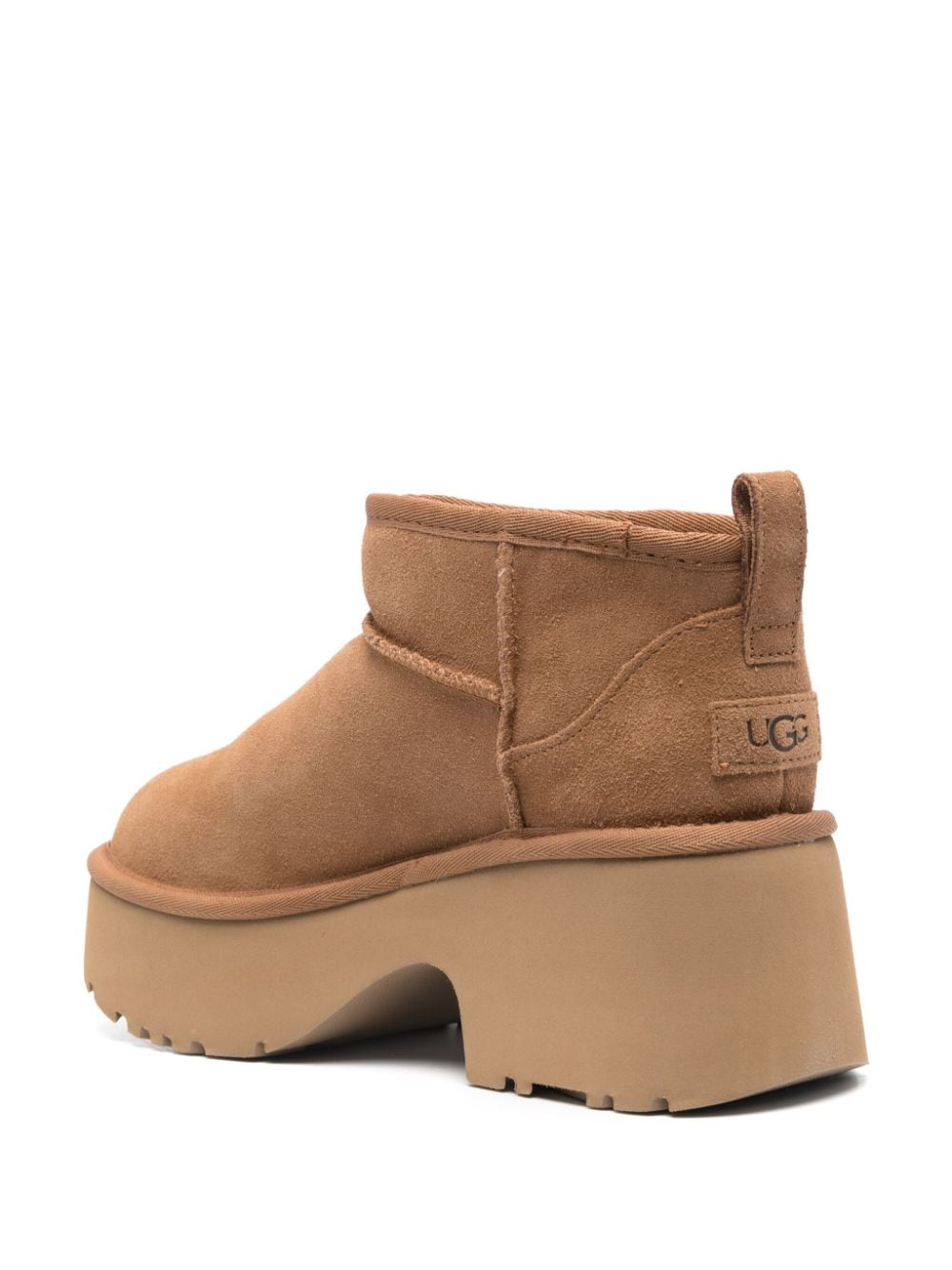 جزمة UGG بيج