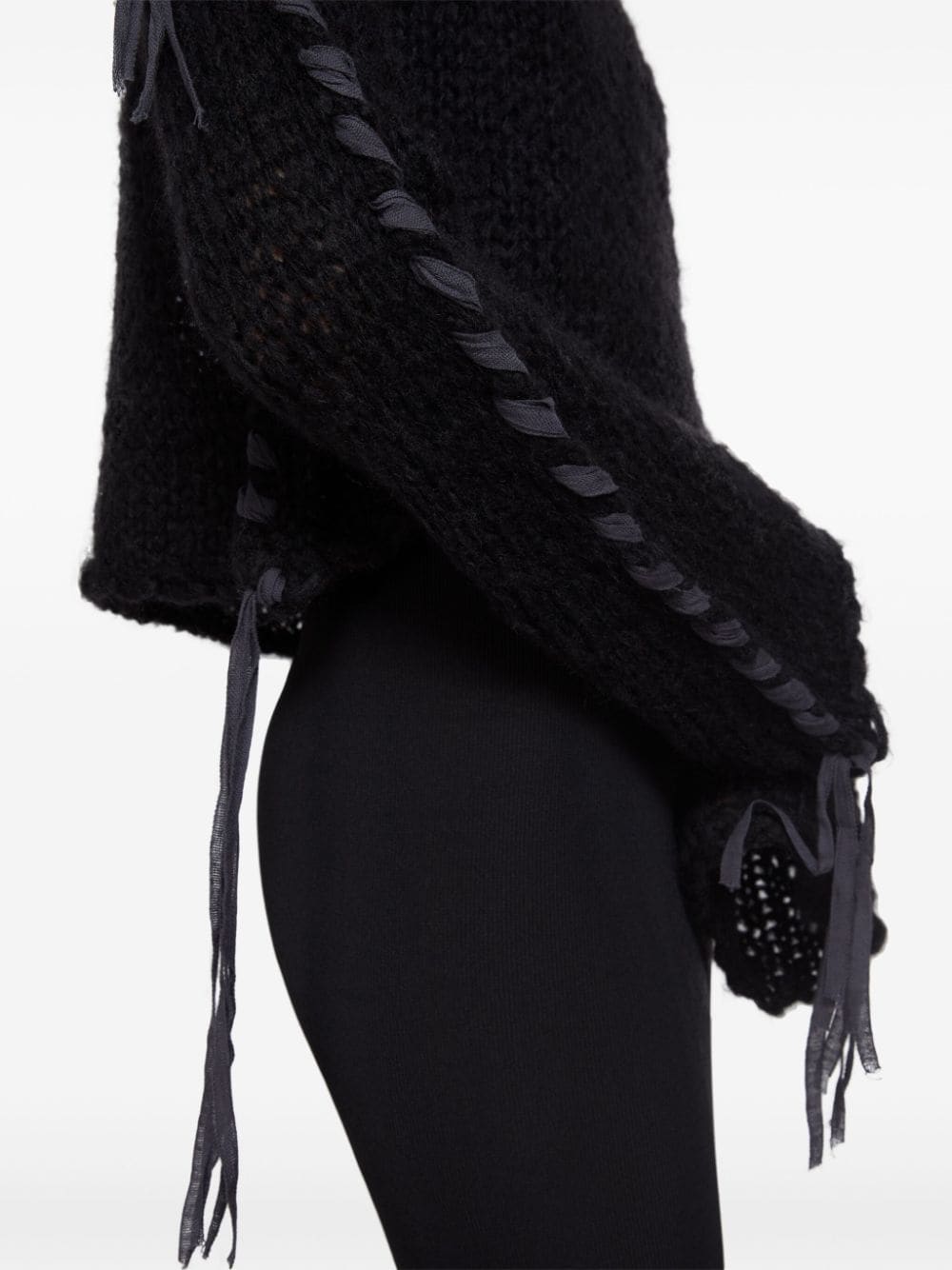 كنزات سوداء من Acne Studios