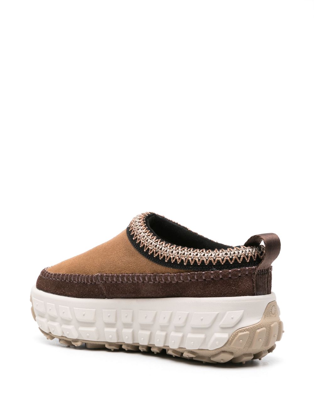 حذاء رياضي UGG بني