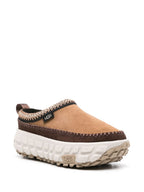 حذاء رياضي UGG بني