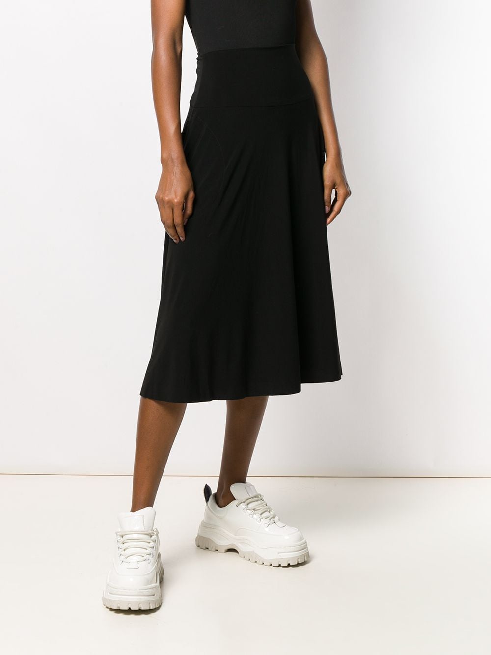 تنانير نورما كمالي سوداء