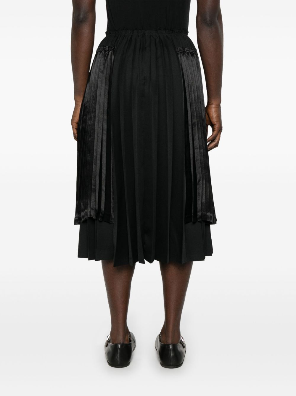 تنورة ميدي بكسرات من تصميم Comme Des Garcons