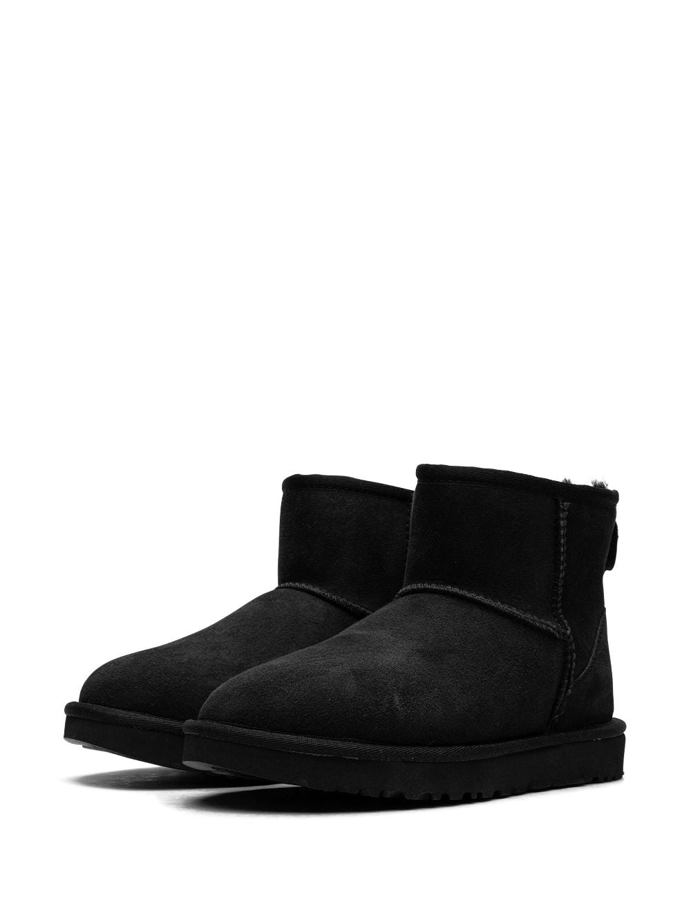 حذاء UGG أسود