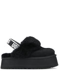 صنادل UGG سوداء