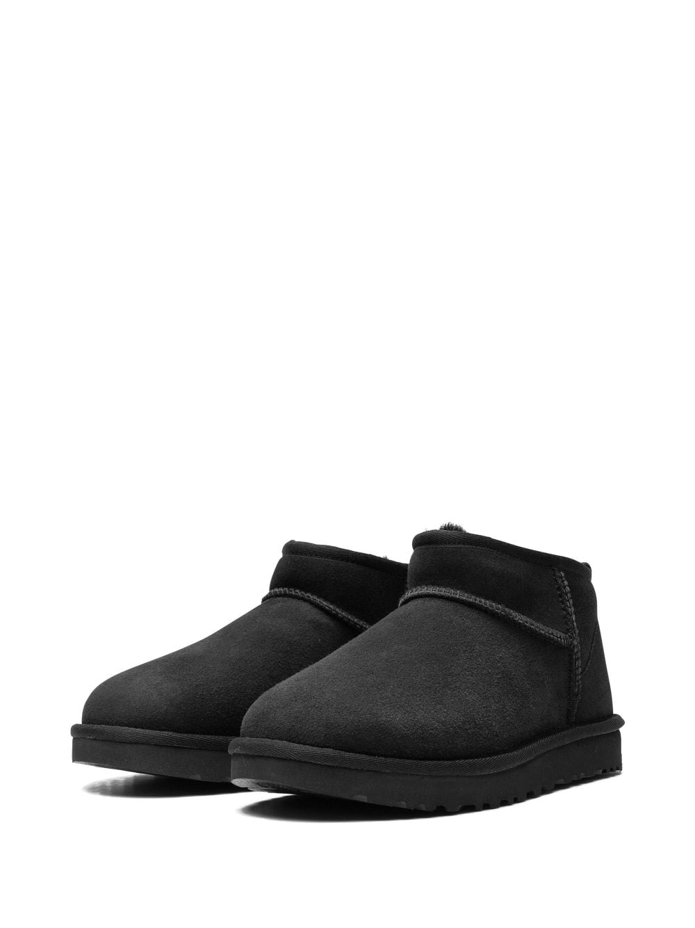 أحذية UGG سوداء