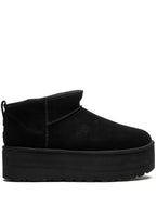 أحذية UGG سوداء