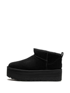 أحذية UGG سوداء