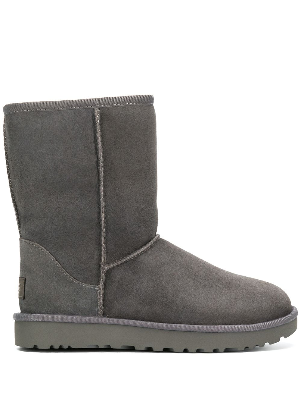 جزمة UGG أستراليا القصيرة الكلاسيكية