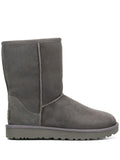 جزمة UGG أستراليا القصيرة الكلاسيكية
