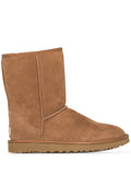 جزمة UGG أستراليا القصيرة الكلاسيكية