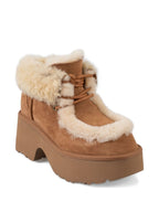 حذاء إيسمي برقبة برباط من UGG أستراليا