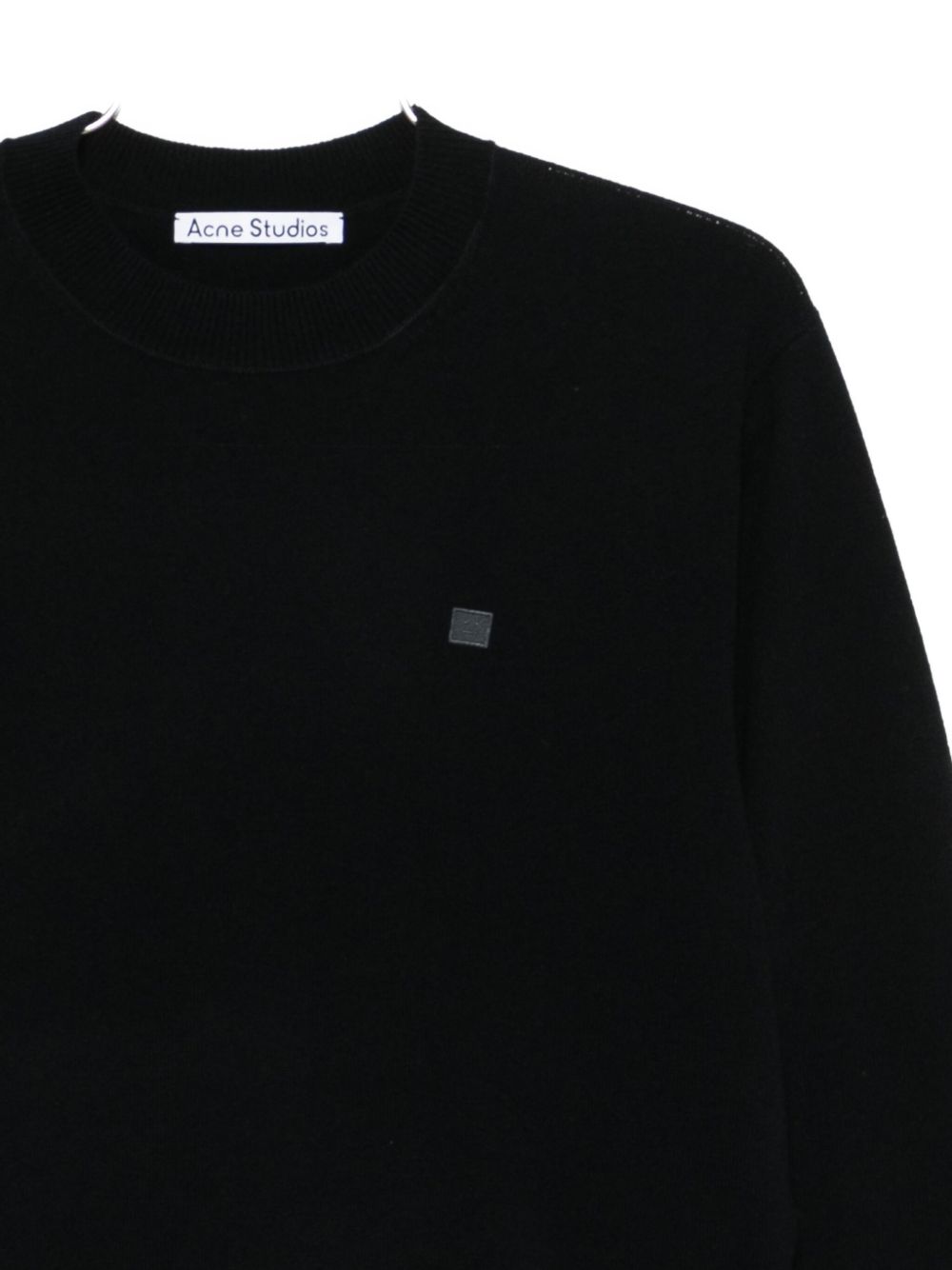 كنزات سوداء من Acne Studios