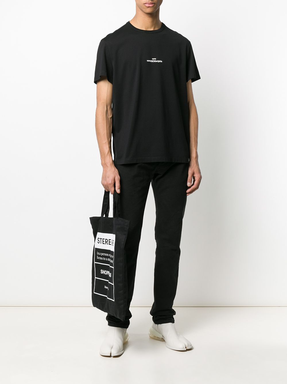 تي شيرت قطني بشعار Maison Margiela المشوّه