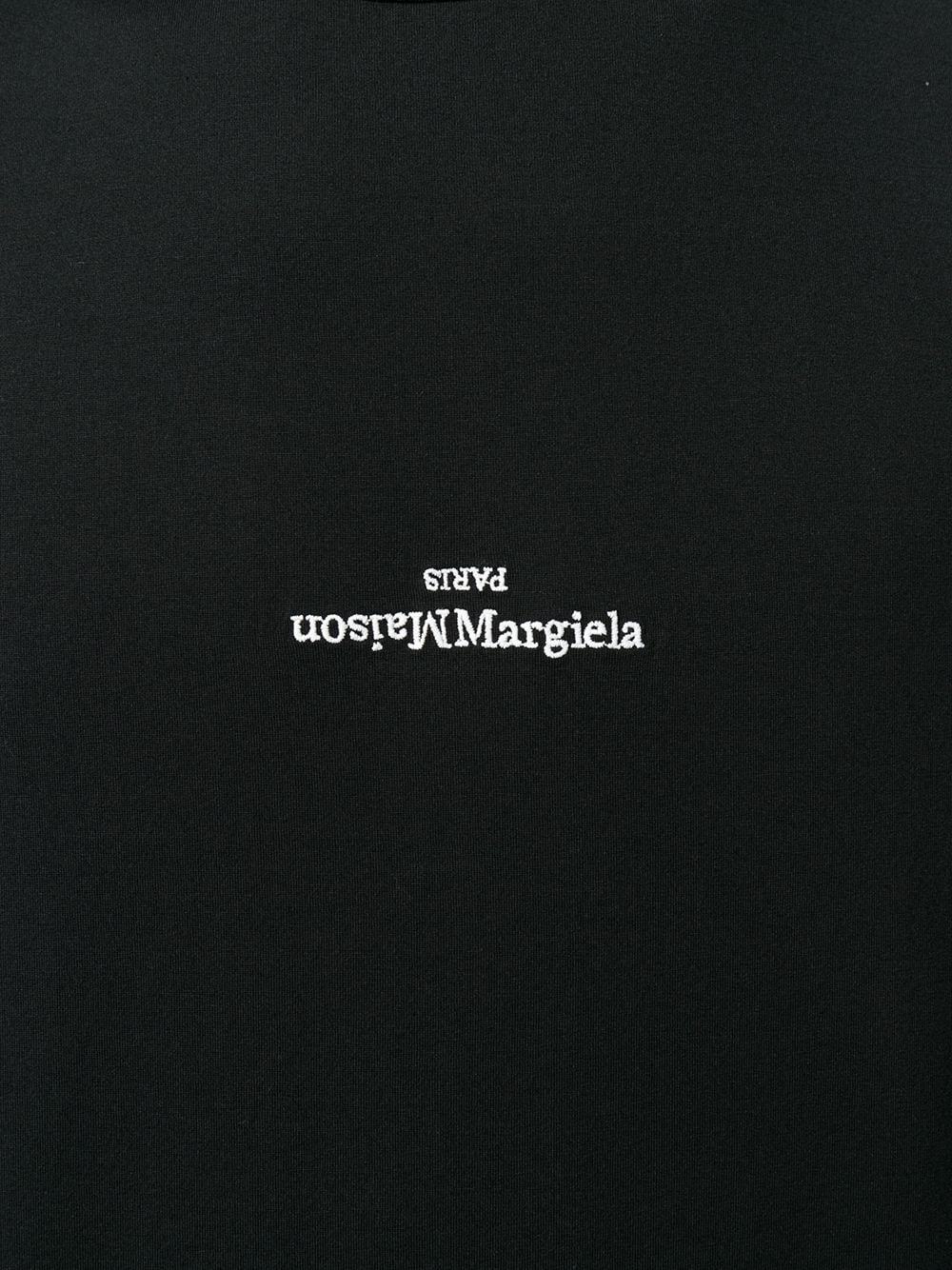 تي شيرت قطني بشعار Maison Margiela المشوّه