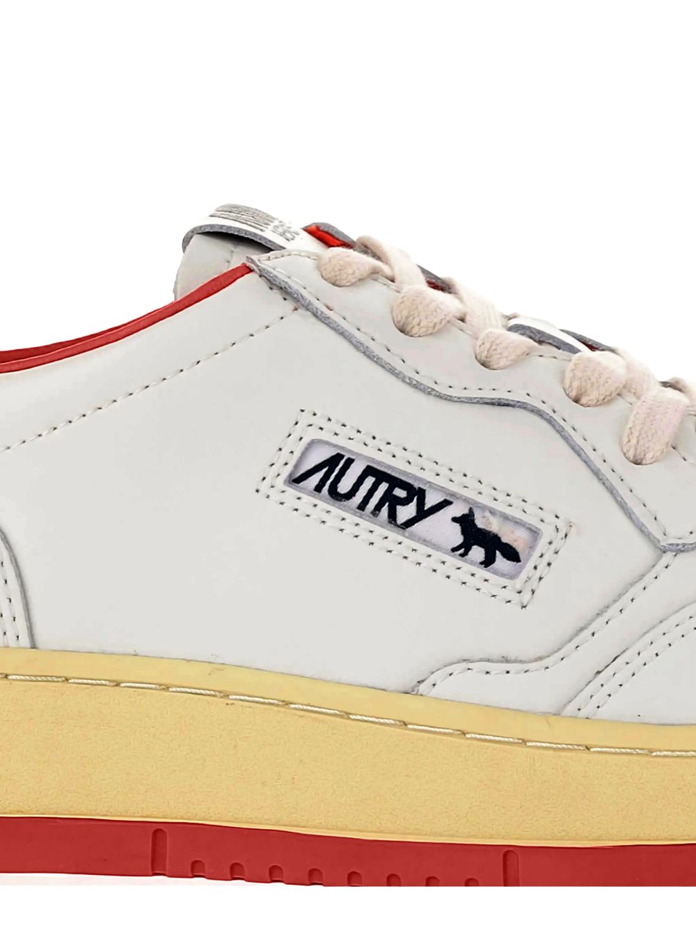 حذاء رياضي أحمر من AUTRY X MAISON KITSUNE