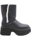 أحذية UGG سوداء
