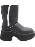 أحذية UGG سوداء