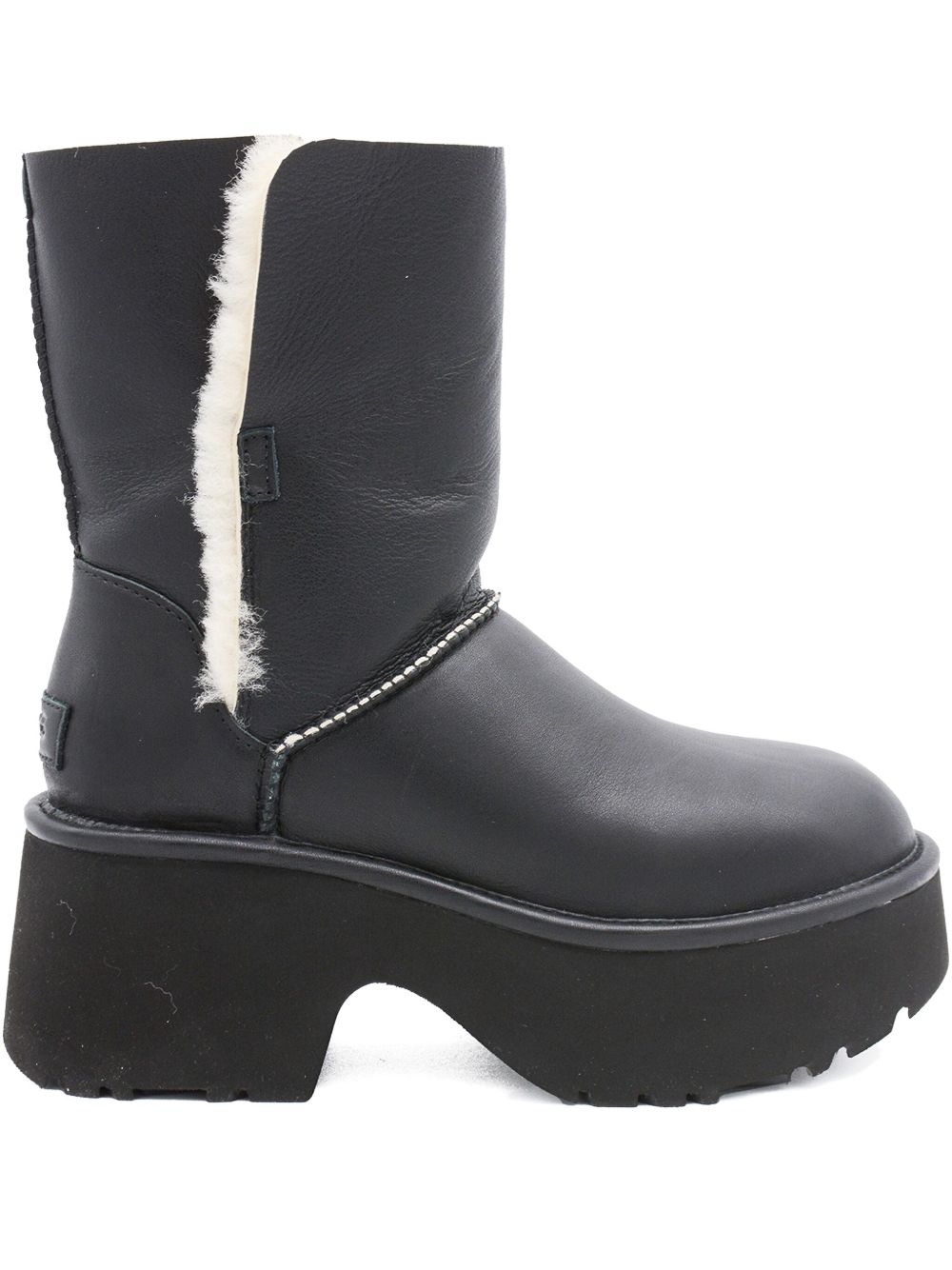 أحذية UGG سوداء