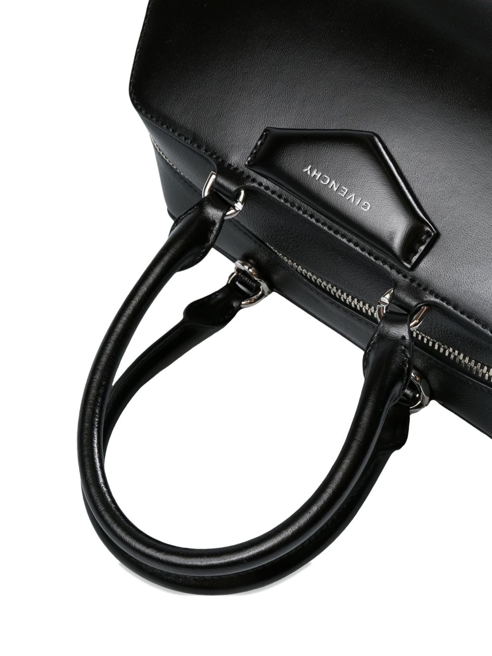 حقيبة Givenchy Small Antigona East-West من جلد البوكس