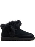 جزمة UGG سوداء