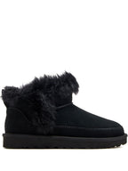 جزمة UGG سوداء