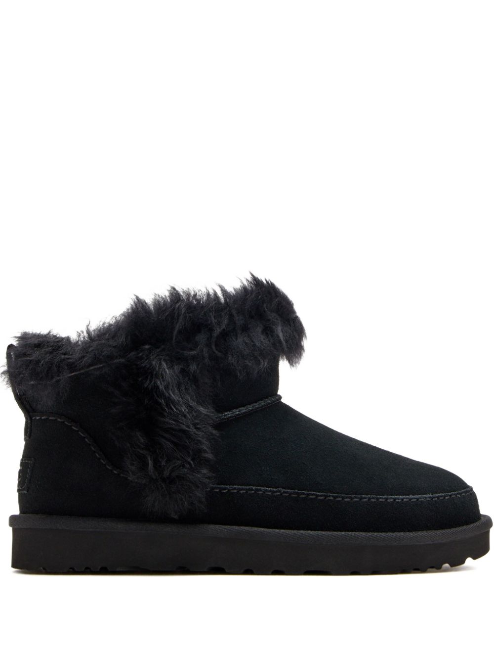 جزمة UGG سوداء