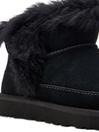 جزمة UGG سوداء