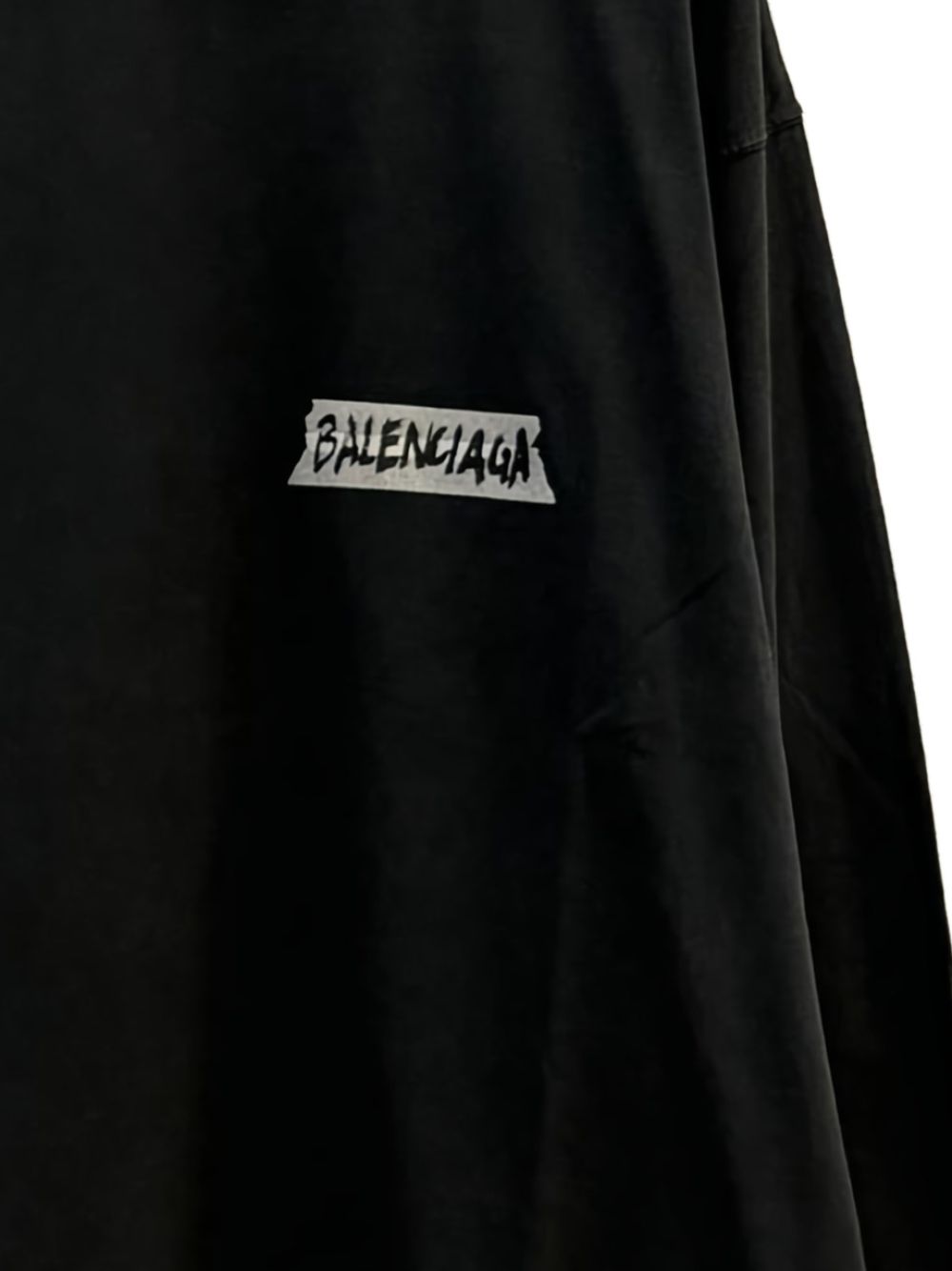 تي شيرت Balenciaga بأكمام طويلة وشريط لاصق