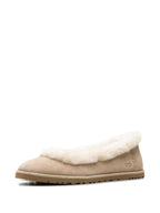 UGG حذاء فلات بيج