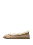 UGG حذاء فلات بيج