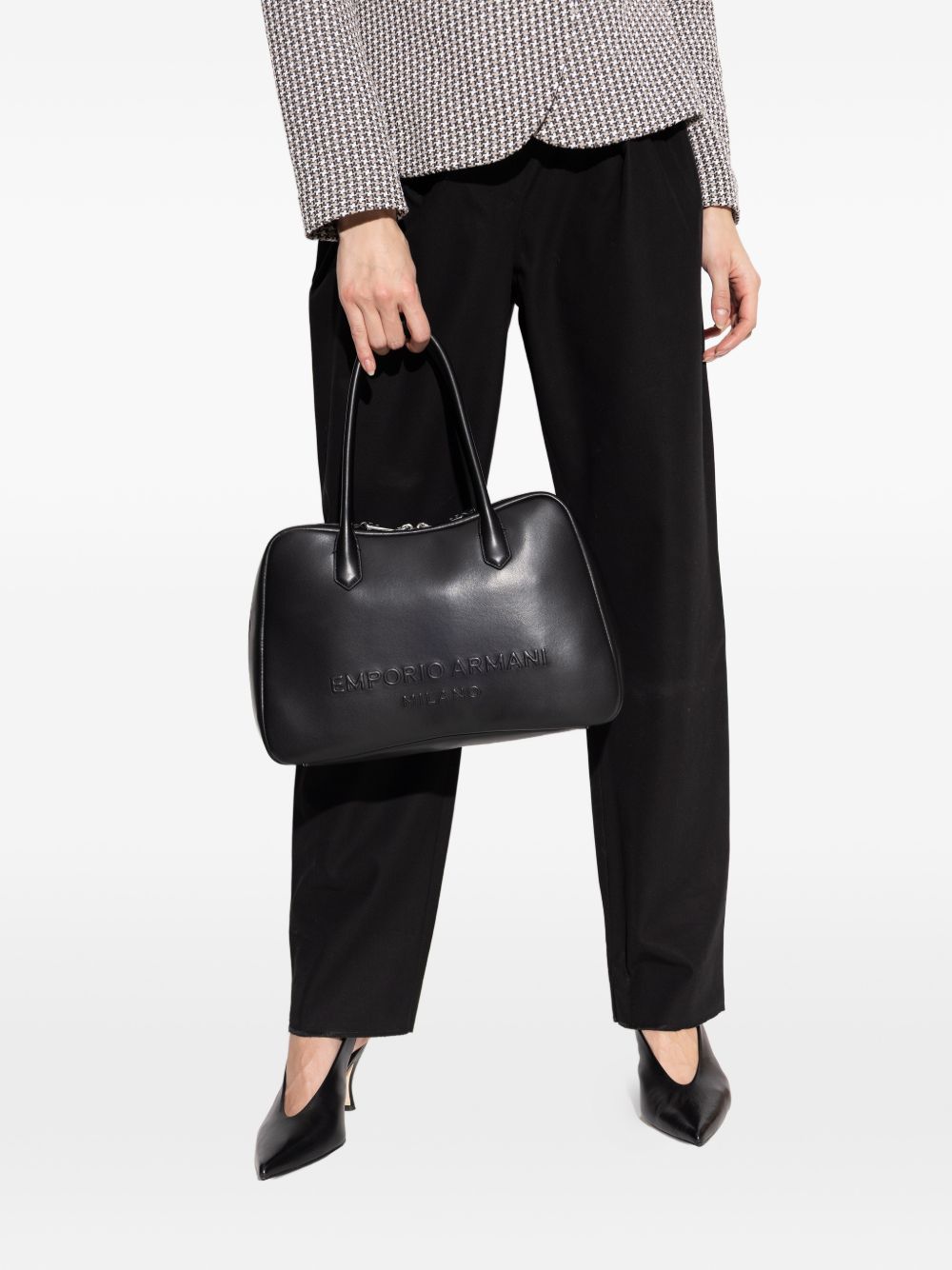 حقيبة كتف من الجلد الناعم من مجموعة Emporio Armani Eagle Club Capsule