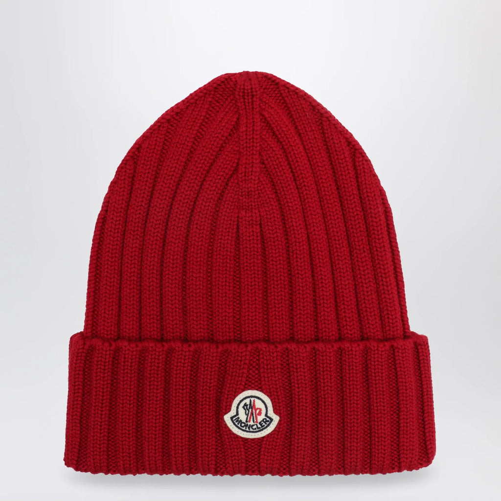 Moncler Cable-knit wool beanie with logo in burgundy