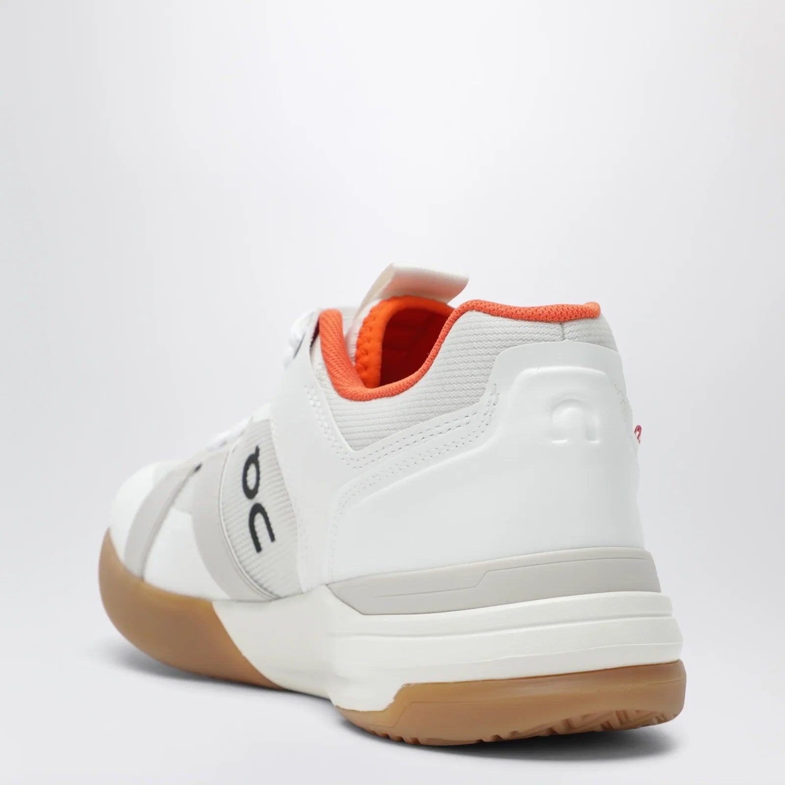 On The Roger Clubhouse Pro tennis shoes in Ivory/Flame