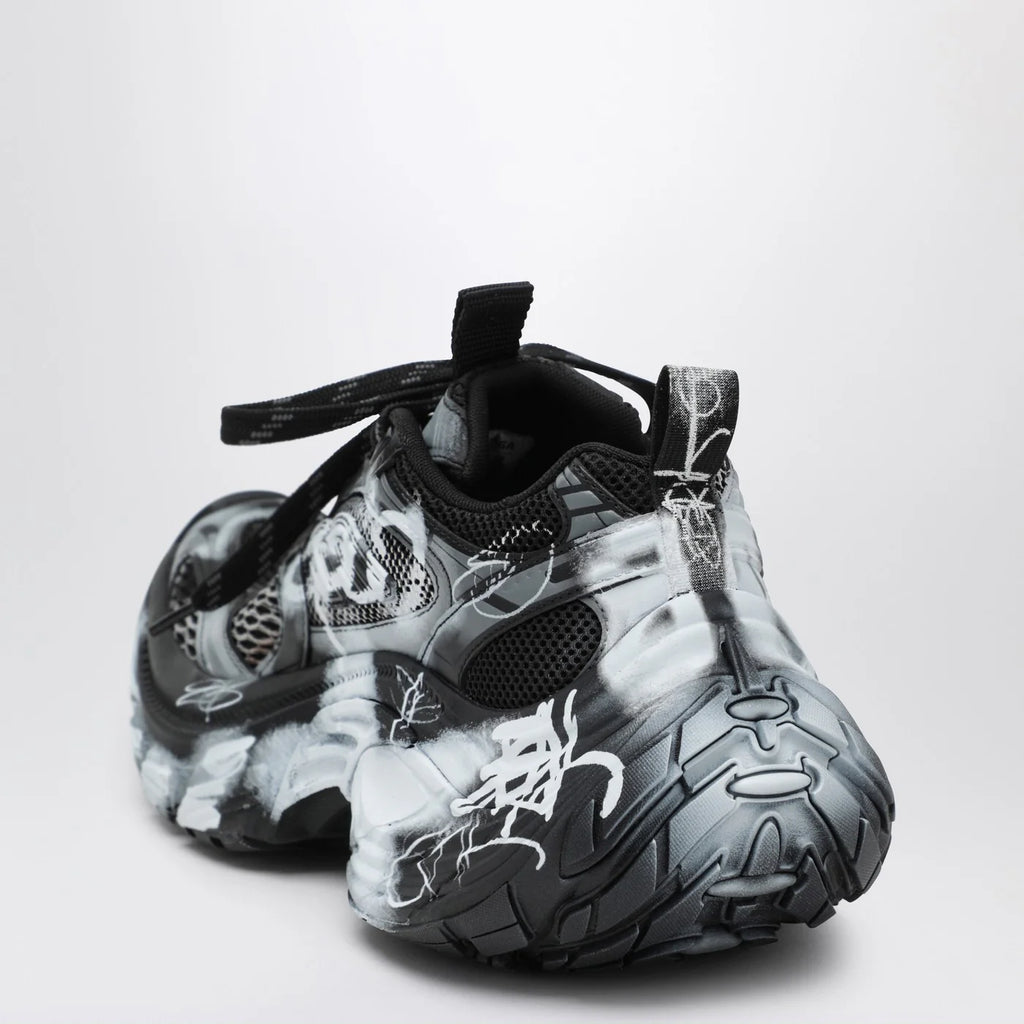 Balenciaga White/black 6XL sneakers with spray details