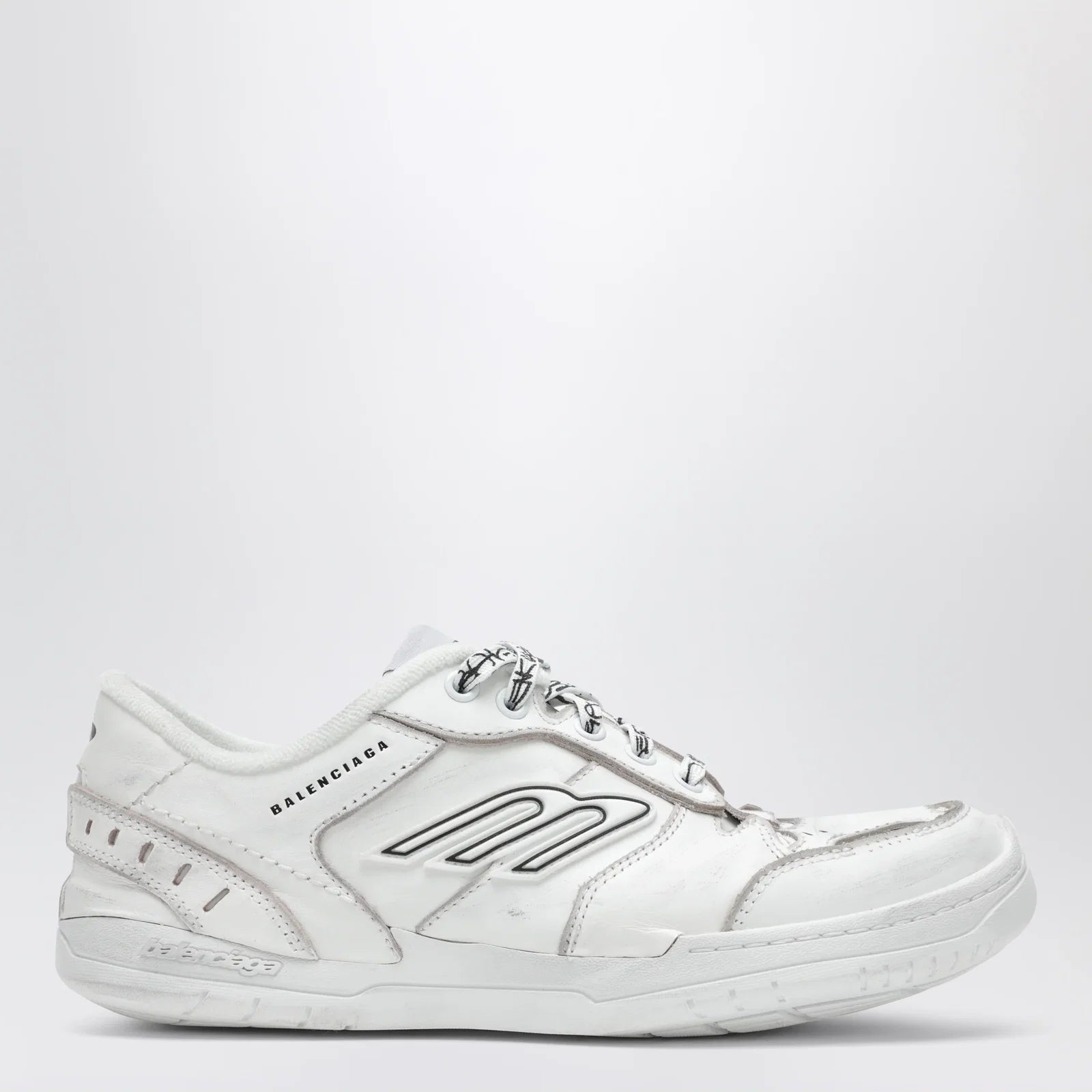 Balenciaga Hamptons Worn-Out Mid white Sneakers