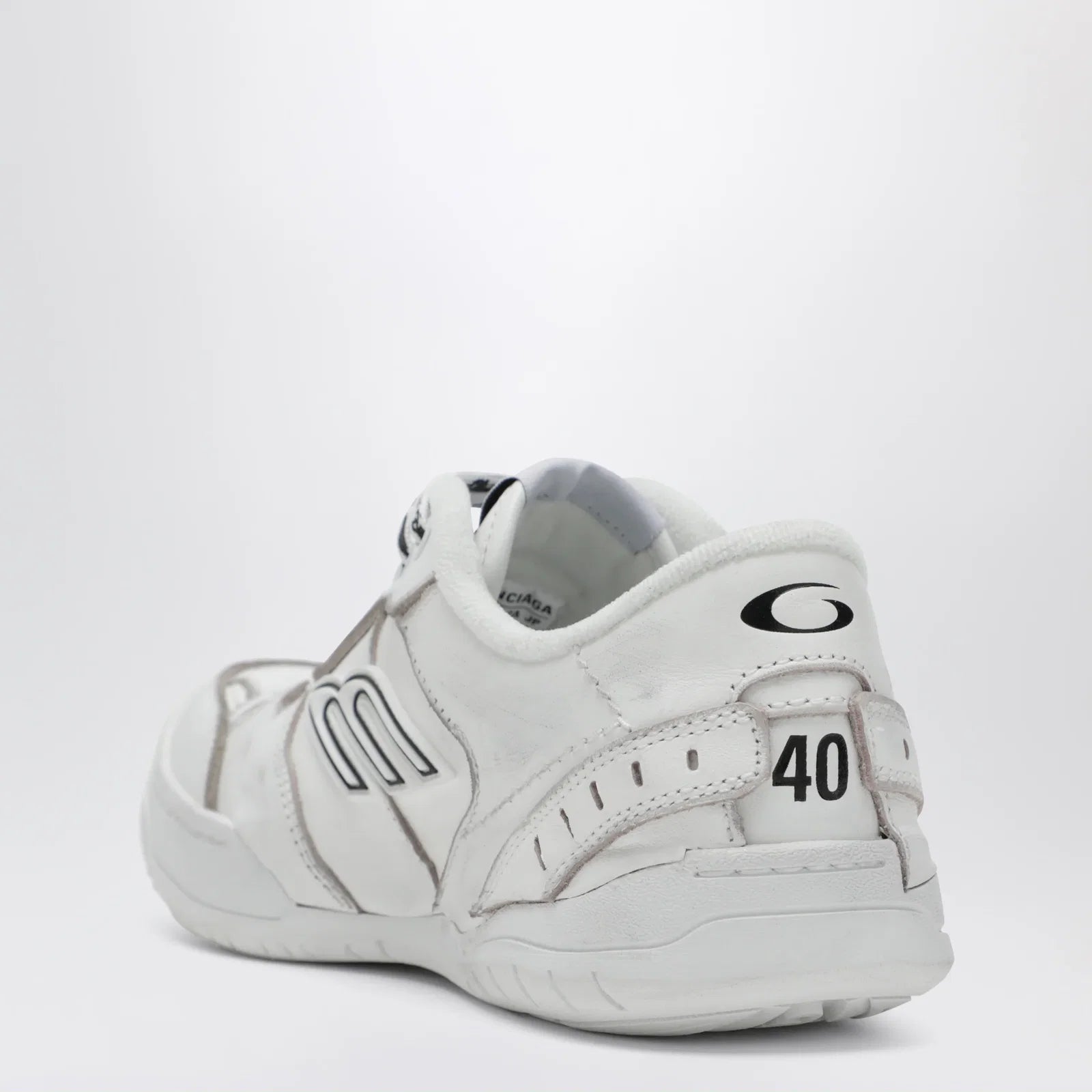 Balenciaga Hamptons Worn-Out Mid white Sneakers