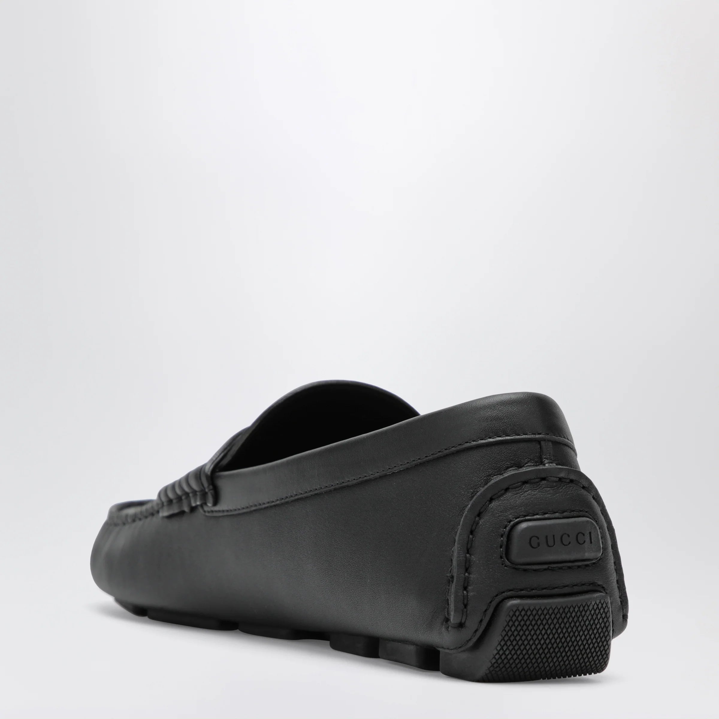 GUCCI Men's driver loafer in black leather with Web