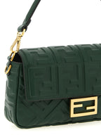 حقيبة كتف Fendi Baguette® متوسطة الحجم
