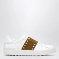 Valentino Garavani Rockstud Untitled trainers in white leather/beige Havana
