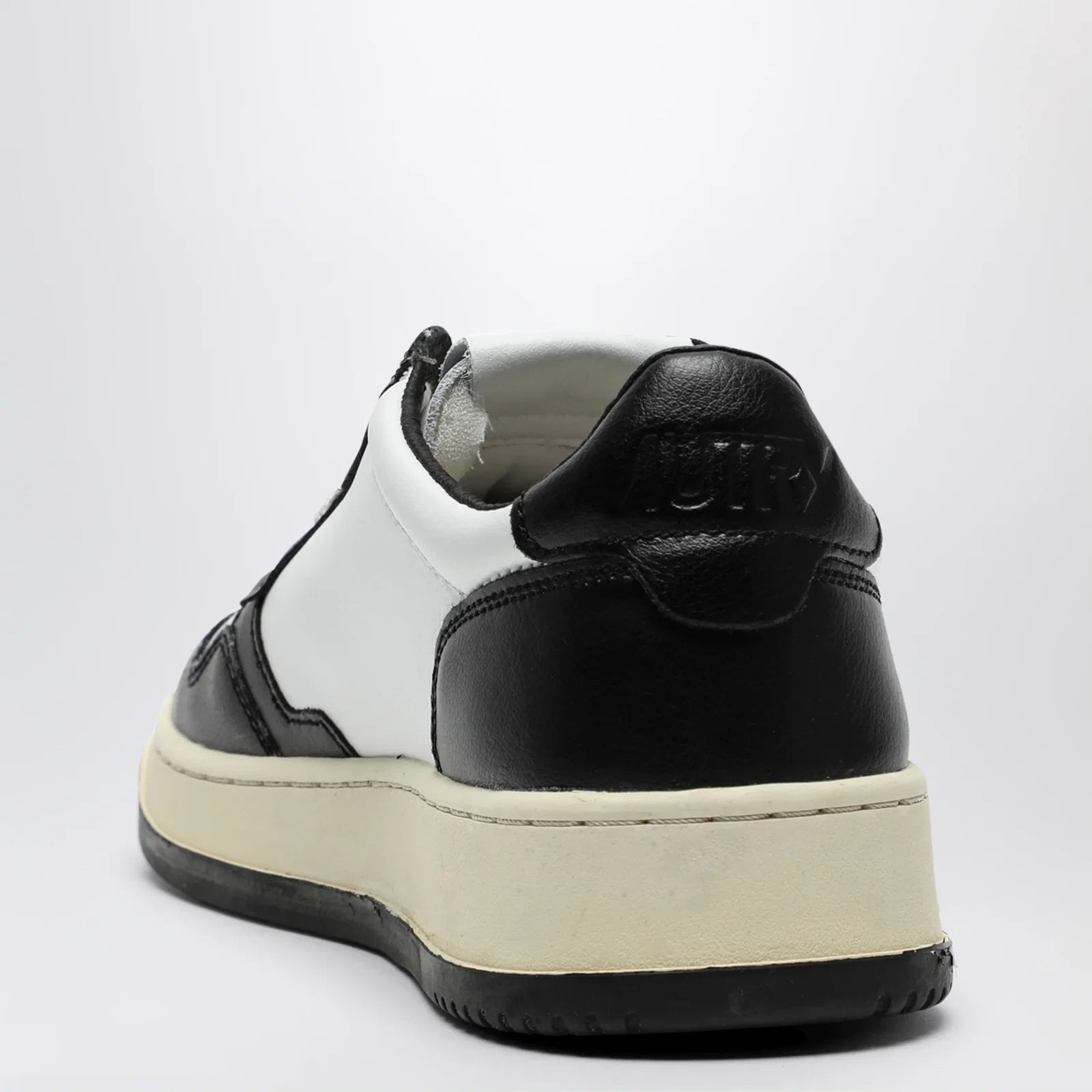 AUTRY Medalist sneakers in white/black leather
