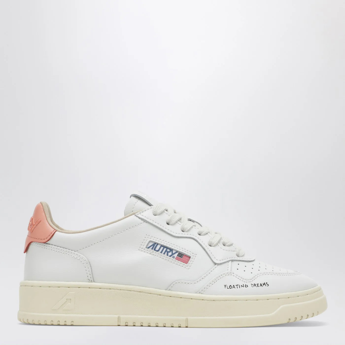 AUTRY Medalist Low Sneakers in white/peach pink “Floating Dreams”