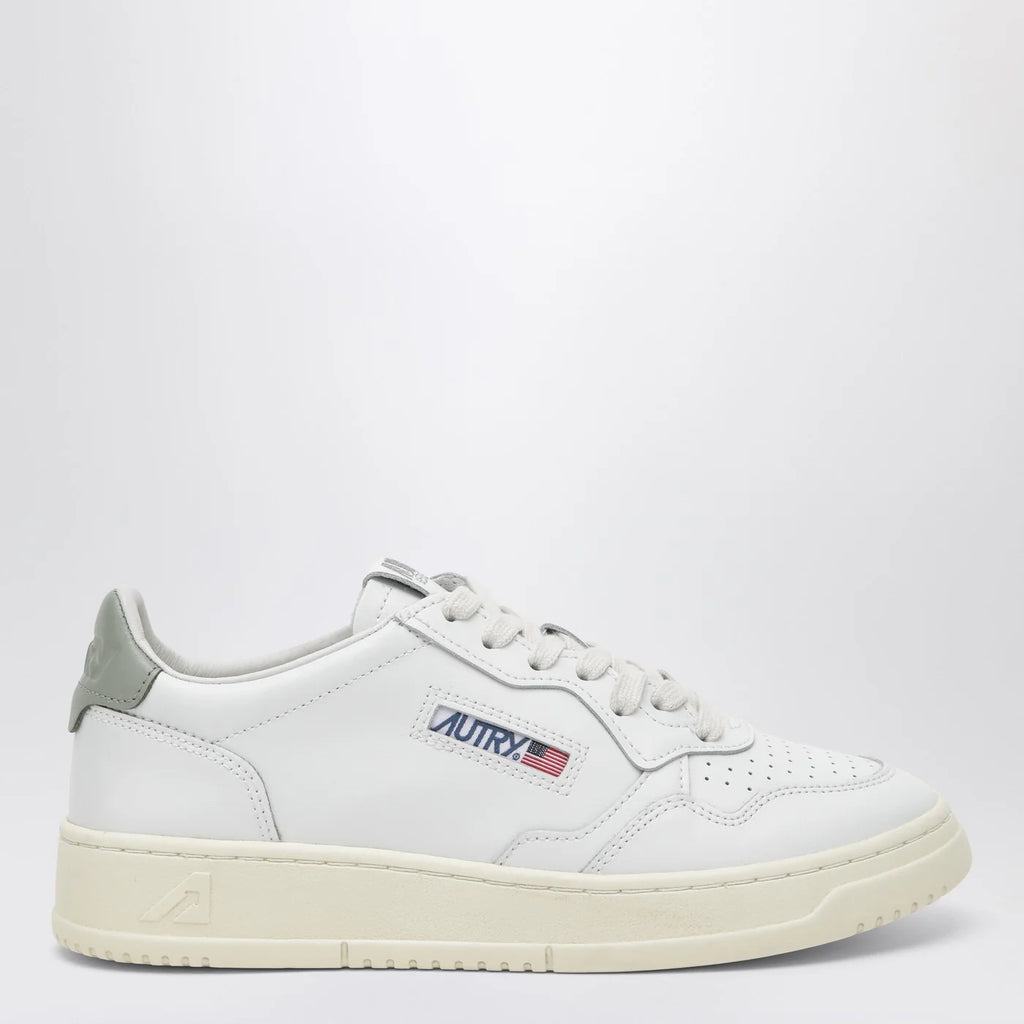 AUTRY Medalist Low Sneakers in white/grass green leather