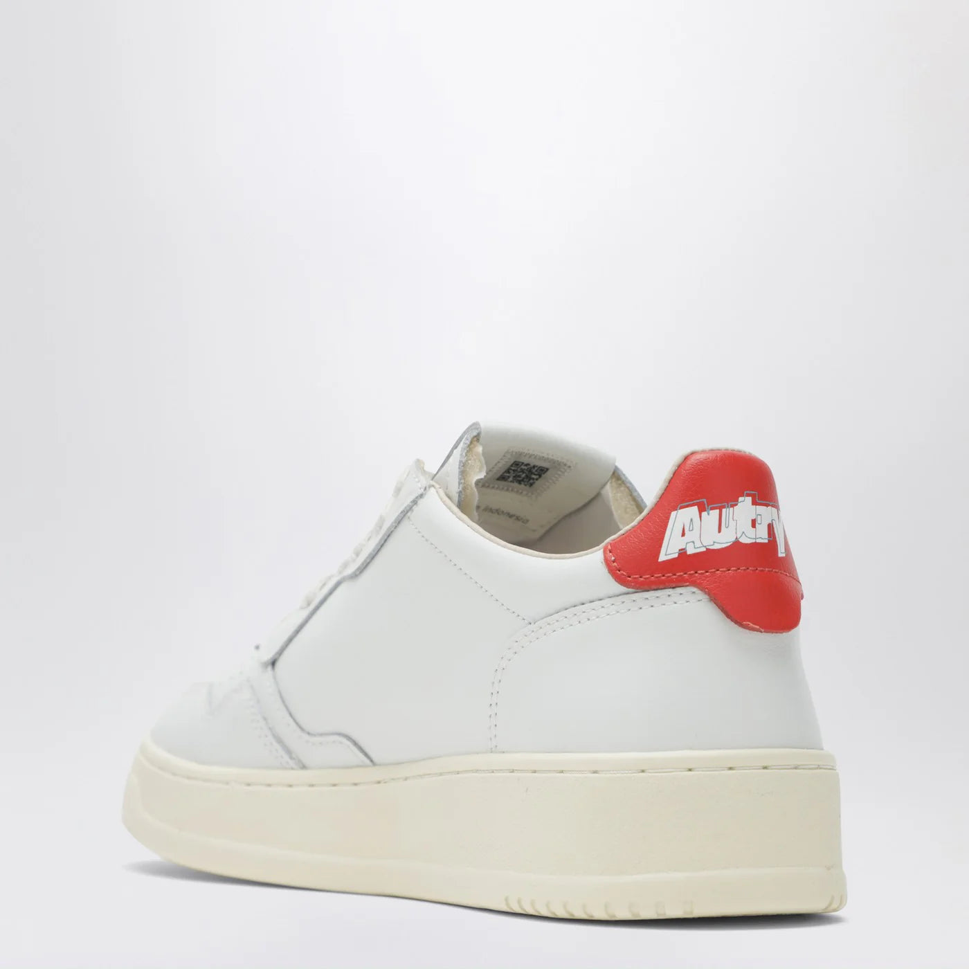 AUTRY Medalist Low Sneakers in white and orange