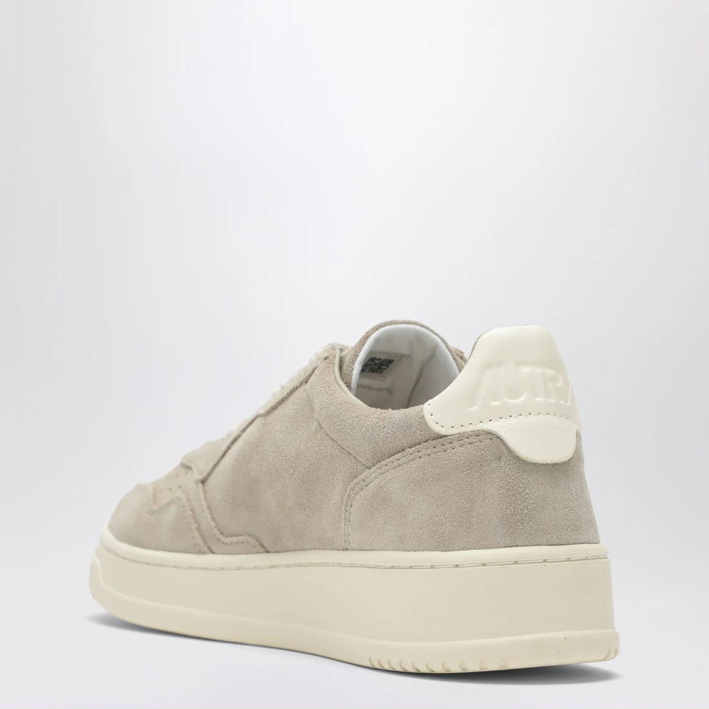 AUTRY Medalist Low Sneakers in taupe suede