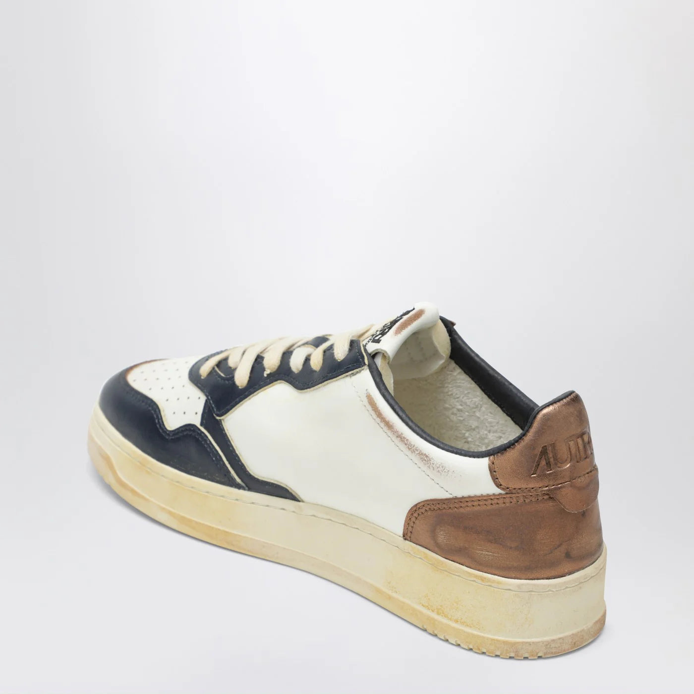 AUTRY Medalist Low Super Vintage Sneakers in white blue copper